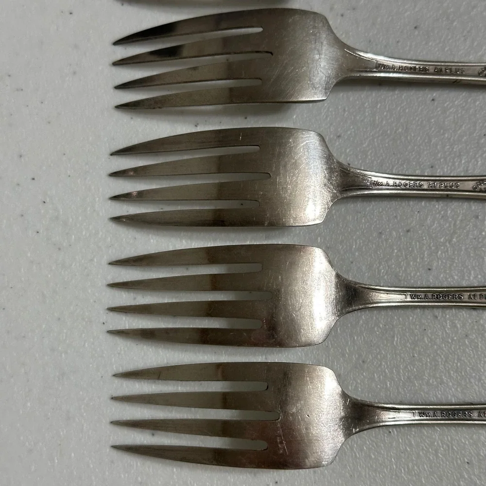 8 Wm. A. Rogers A1 Plus Mystic Coronet Silverplate Salad Forks Flatware Vintage‎